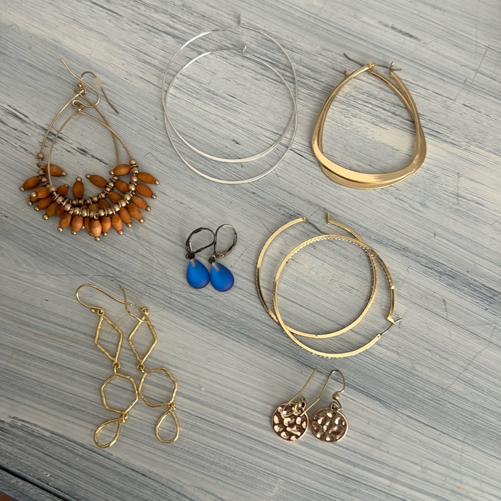 Lot of 7 pairs of earrings.  Please see pictures for size.
